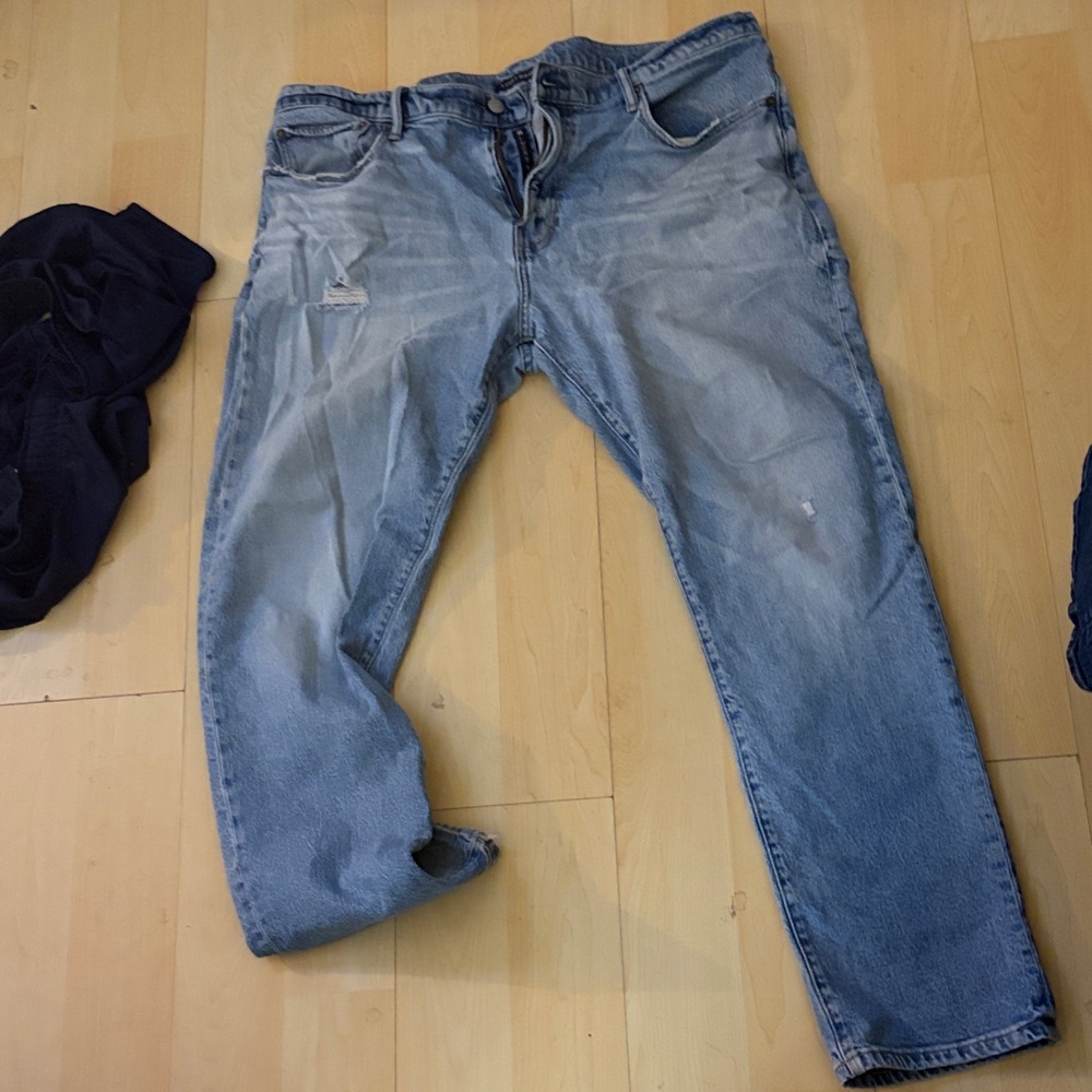 Lucky Brand Men's Faded Blue Relaxed Jeans